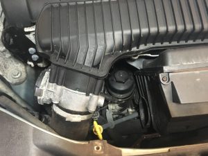 Oil filter housing on S40 engine, oil filter is in a deep location.