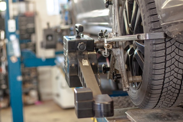 Car wheel connected to an alignment machine for an alignment angle adjustments.