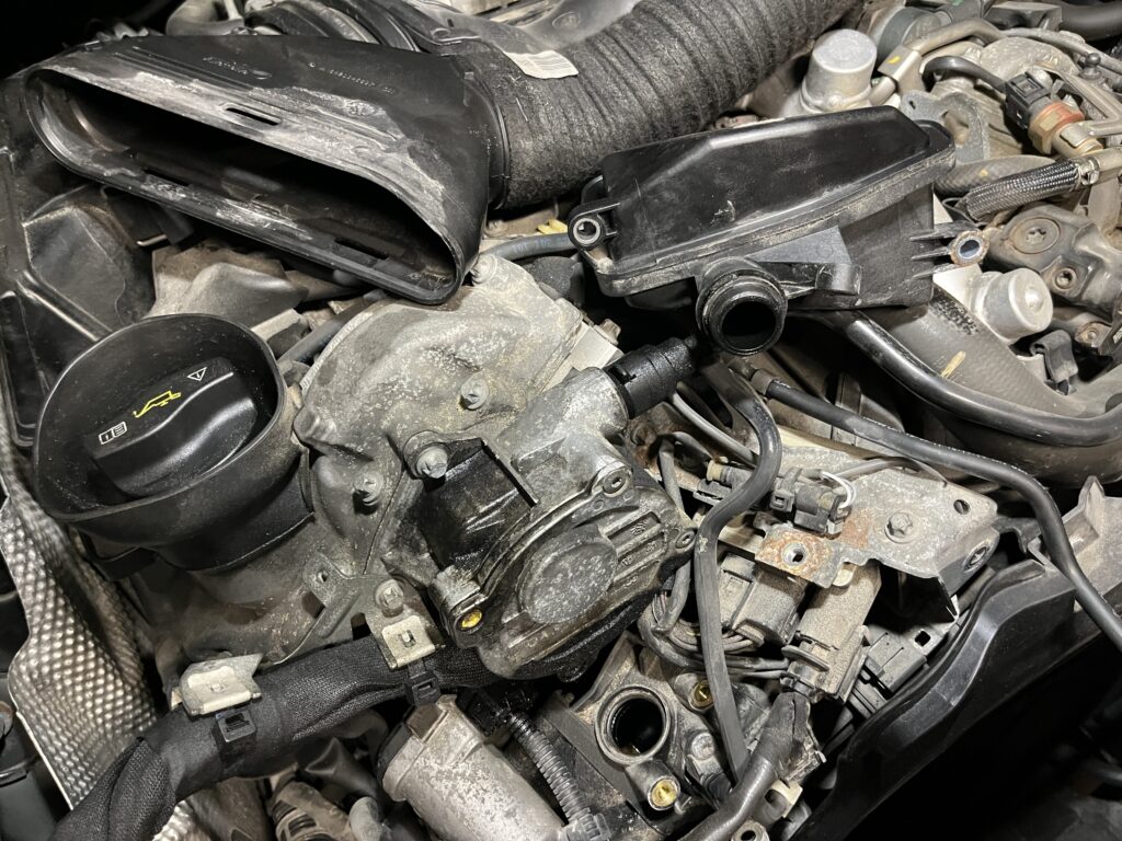 Mercedes Benz Vacuum pump removal