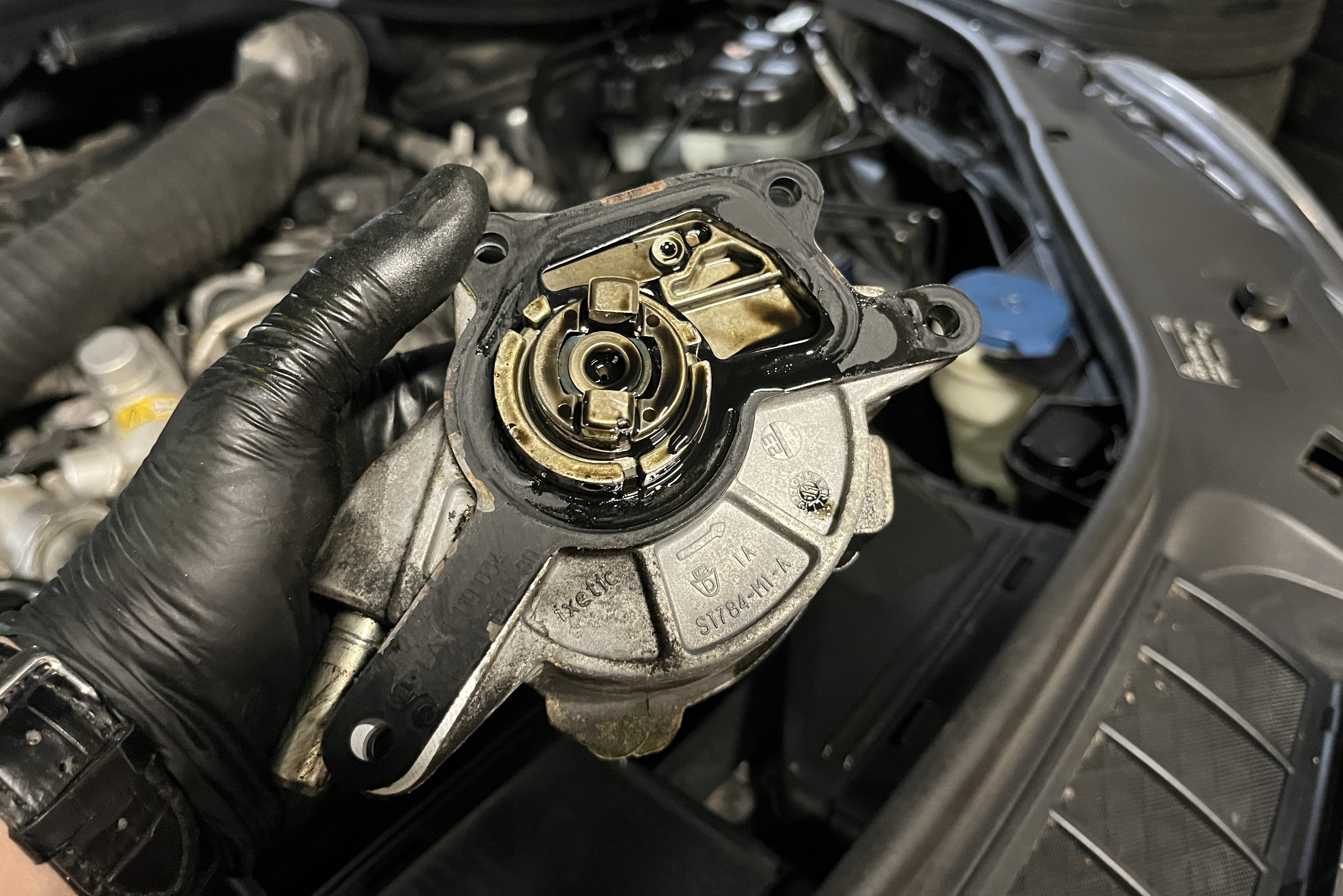 Mercedes ML350 vacuum pump removal